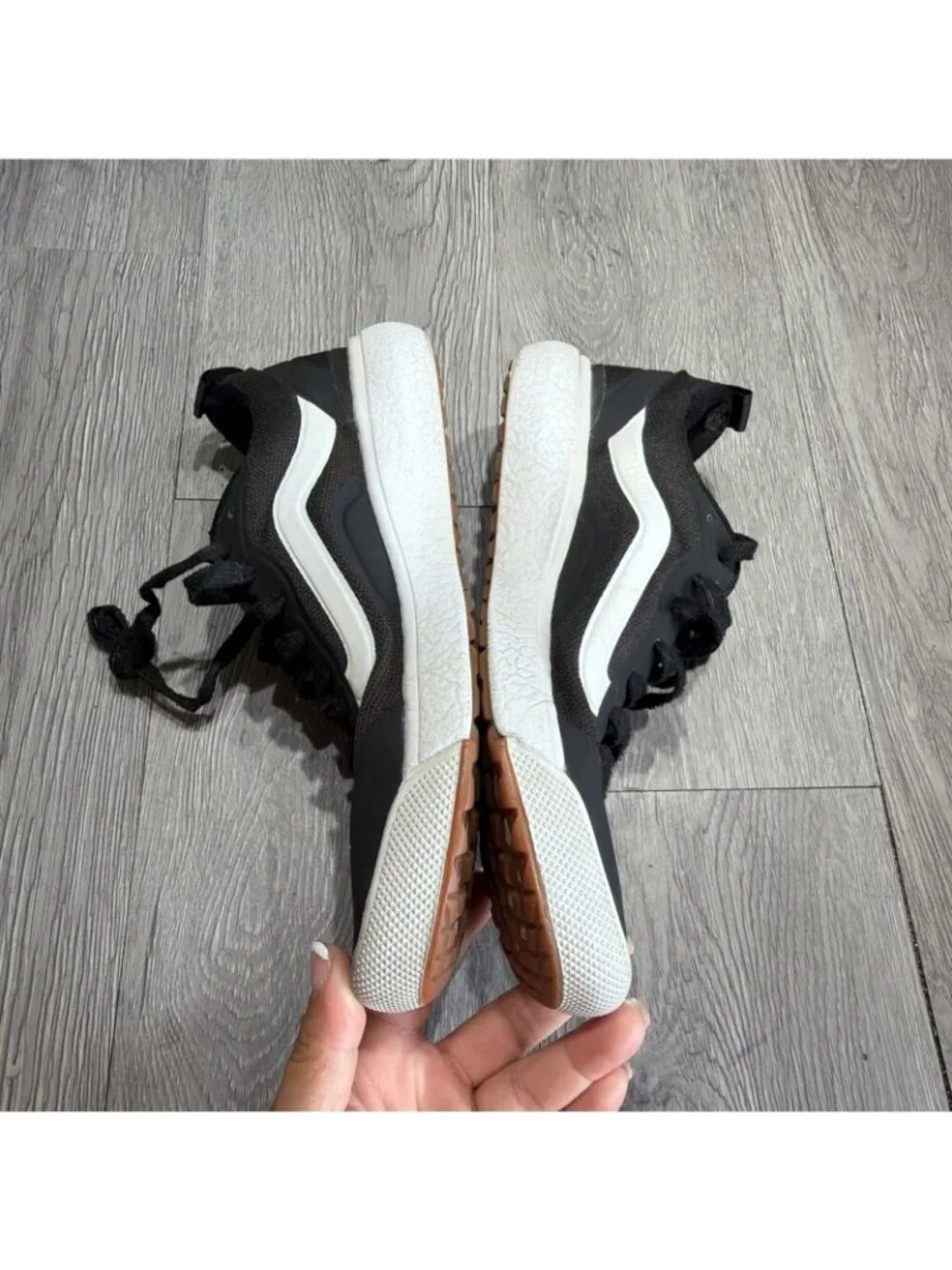 Vans Ultrarange Exo Black White Skate Casual Shoes Sneakers Women Size 8